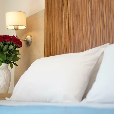 Hotel Elena 2*